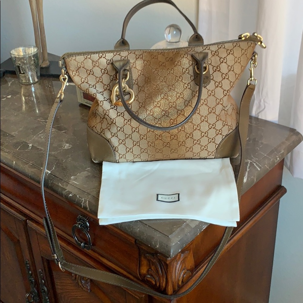 Gucci authentic purse/hand bag